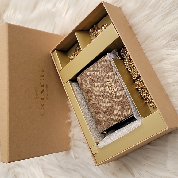 Coach Boxed Mini Wallet On A Chain In Blocked Signature Canvas - Picture 2 of 10